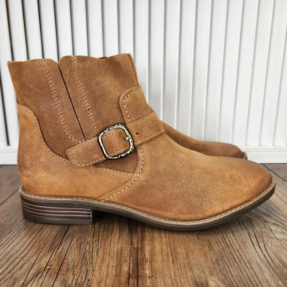Clarks Camzin Loop Tan Suede Ankle Booties Womens Size 7.5 M Brown Country Boots